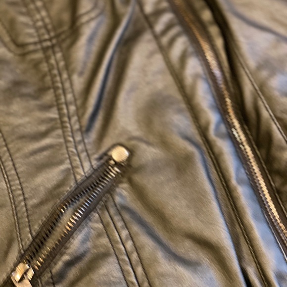 Leather jacket - Picture 2 of 3